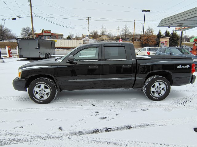 2005 Dodge Dakota Laramie Quad Cab 4WD for sale at Mull's Auto Sales