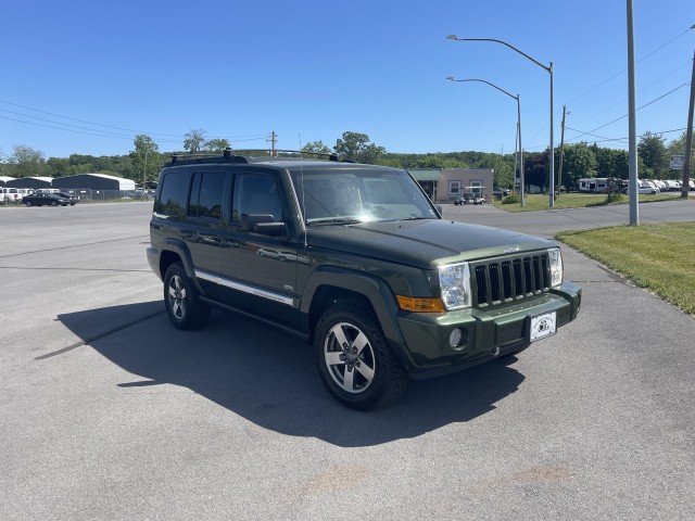 2006 Jeep Commander 4WD for sale at Mull's Auto Sales